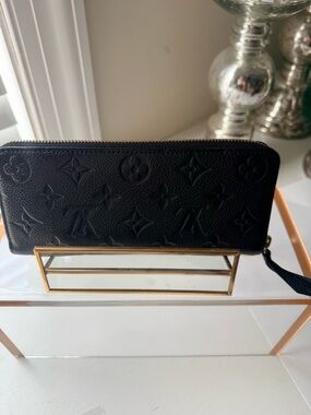 ⭐️ LV Monogram Empreinte Clémence Wallet –  original box and dusty -black noir